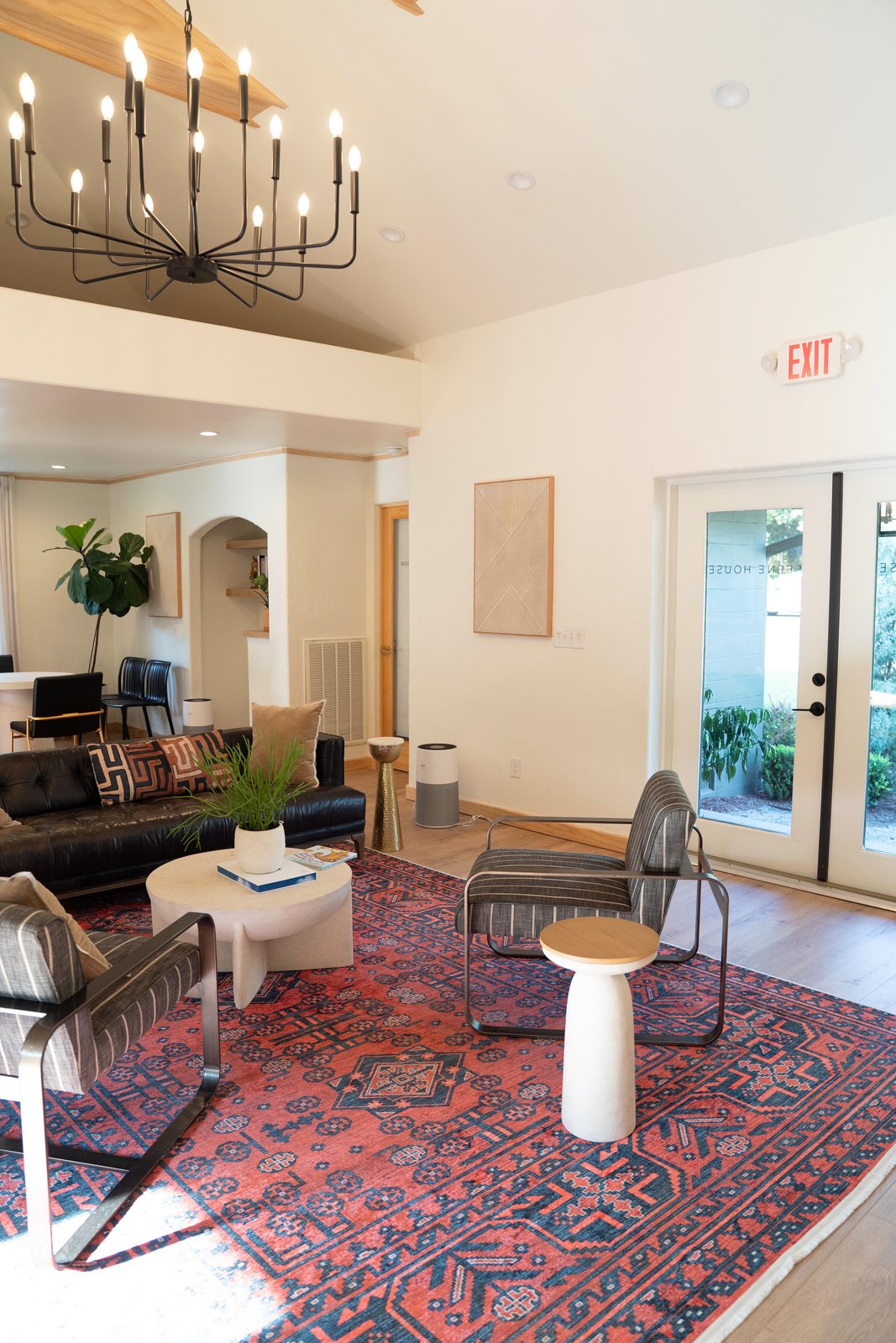 The lounge at Seene House in Summerville